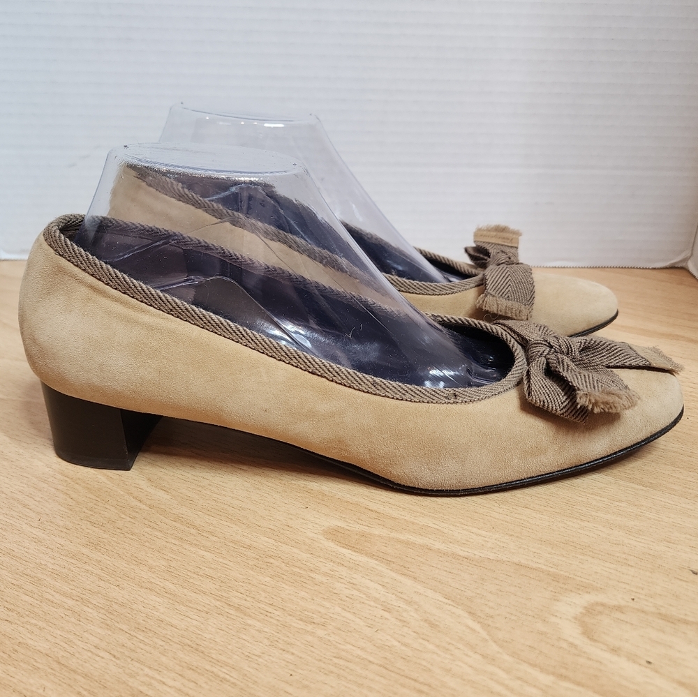 Ferragamo Tan Heels with Bow Accent
